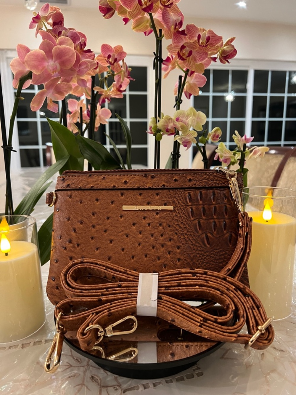 Dasein Vegan Boutique Luxe Brown Embossed Wristlet Crossbody ~ NWOT - Picture 4 of 4